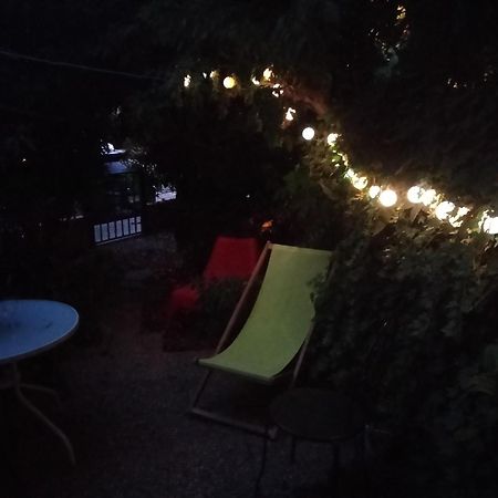 Joli Studio Avec Jardinet Avignone Esterno foto