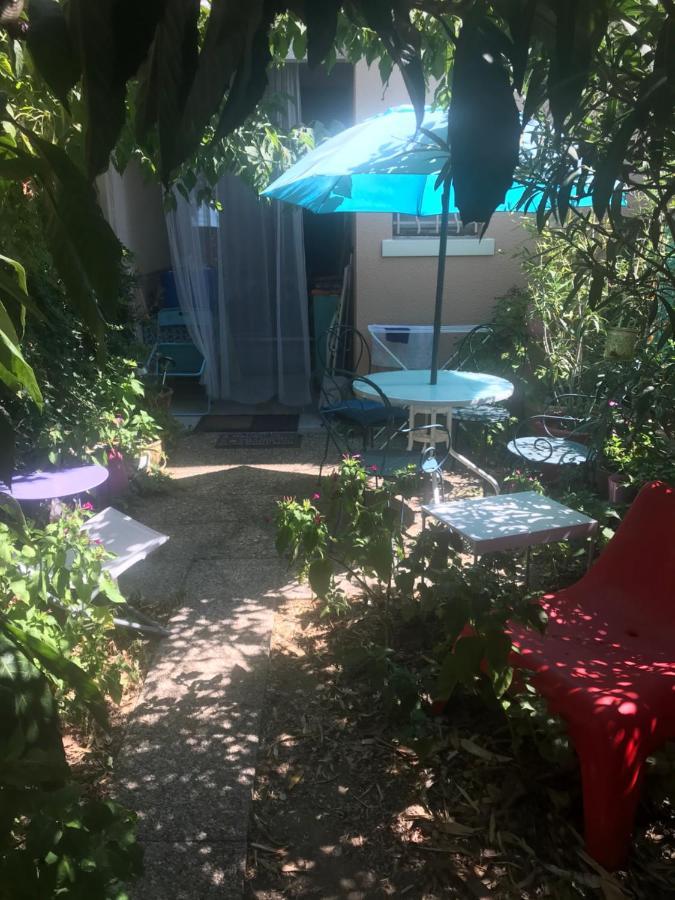 Joli Studio Avec Jardinet Avignone Esterno foto
