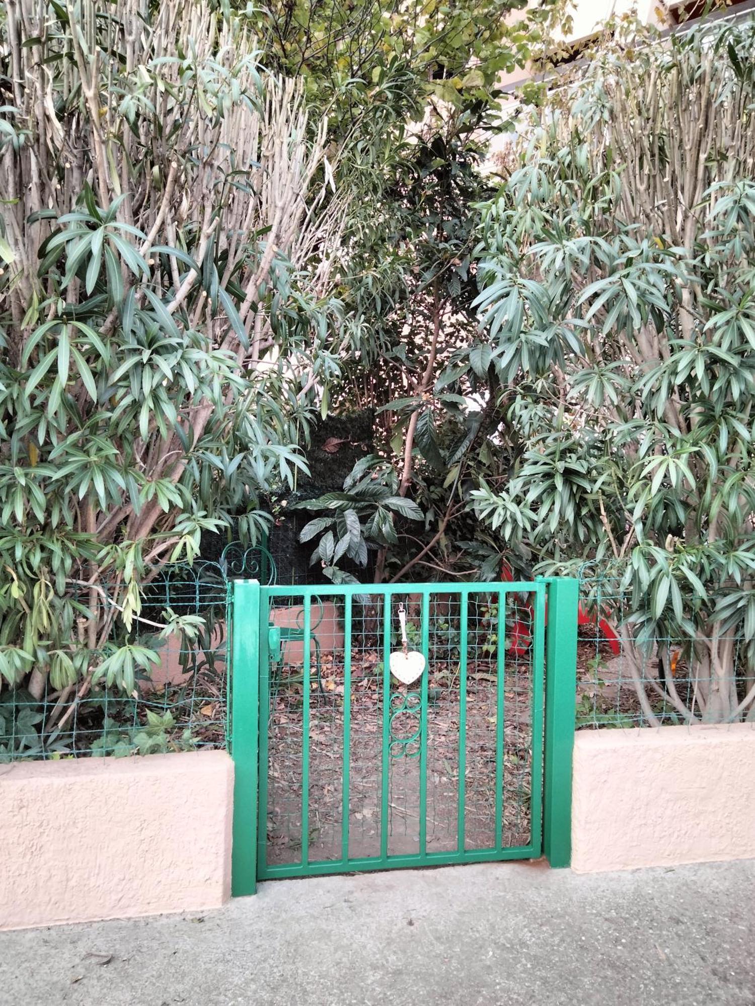 Joli Studio Avec Jardinet Avignone Esterno foto