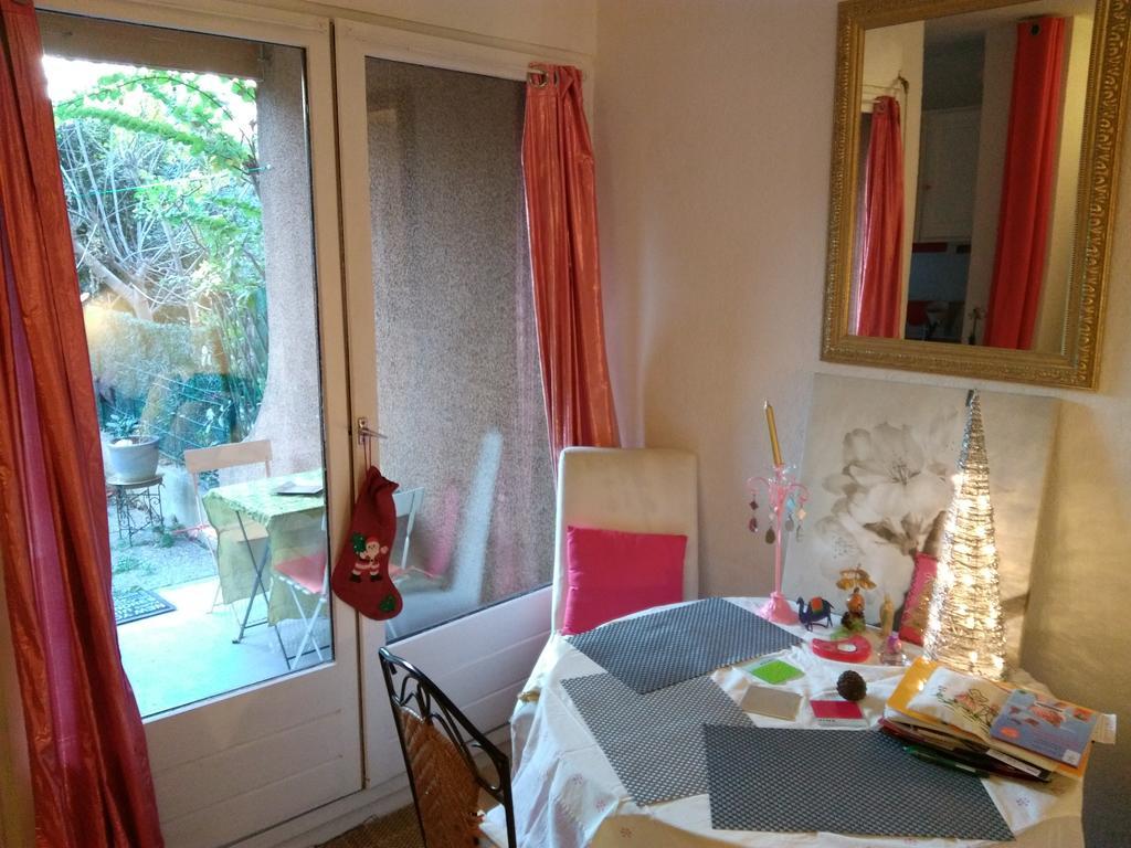 Joli Studio Avec Jardinet Avignone Esterno foto